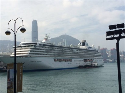 Crystal Serenity停泊於香港尖吵咀海運碼頭