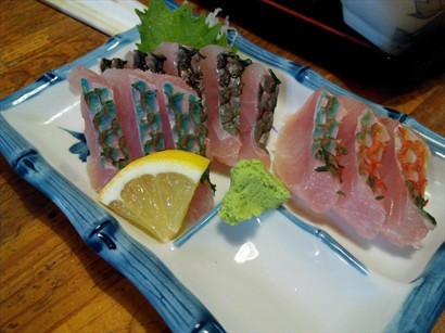 沖繩出名的藍皮魚刺身又怎能不吃？略脆的魚皮加上清淡的魚肉，作為頭盤已沒有令人不愛的理由