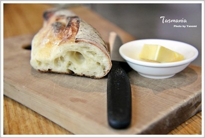"Sour Dough Bread" (AUD 4)  麵包好烘香..口感帶拉扯~好好味