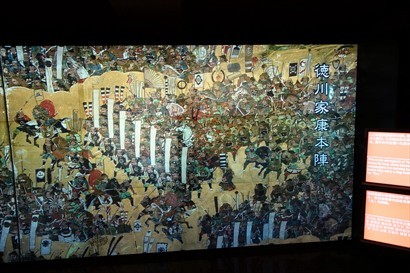 天守閣内是個博物館，播放video講解大阪夏之陣這場重要戰役。