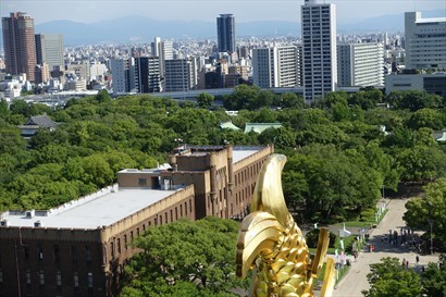 在天守閣看到的大阪市内風景。前面啡色的建築物是大阪市立博物館。