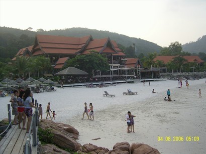 在沙灘旁的小路回望Laguna Redang Resort