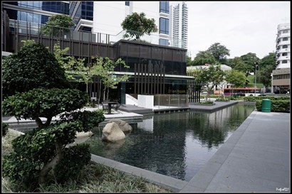 酒店旁的位置還有水池，中山公園雖然是個廣場，環境尚算幾優美。
