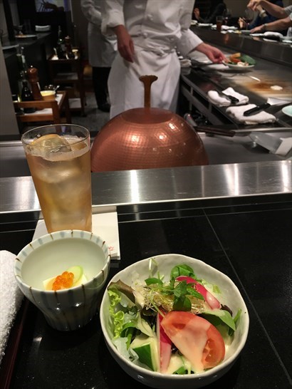 每位客人必須配一客收費的"前菜" (800Yen)，"三文魚子配胡麻豆腐"很香好味，而且口感很滑