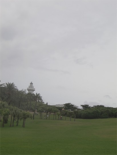 遠望燈塔+一大片草原