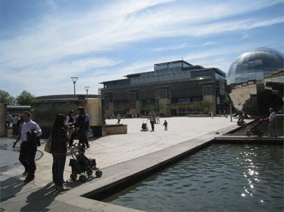 An overview of the Millennium Square.
