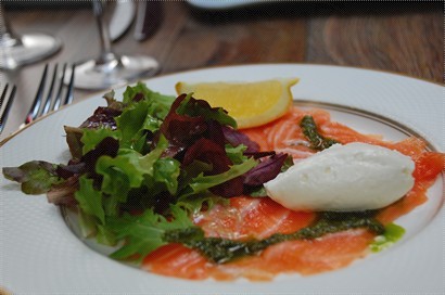 Carpaccio of salmon with dill, mixed salad