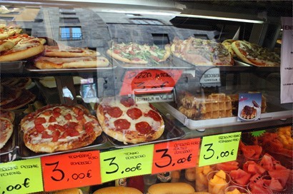 來到意大利, , 當然一定要品嚐一下當地的pizza.