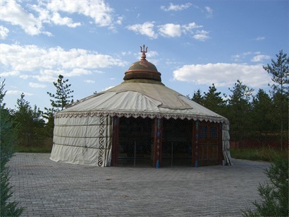 蒙古包內是售賣紀念品的地方