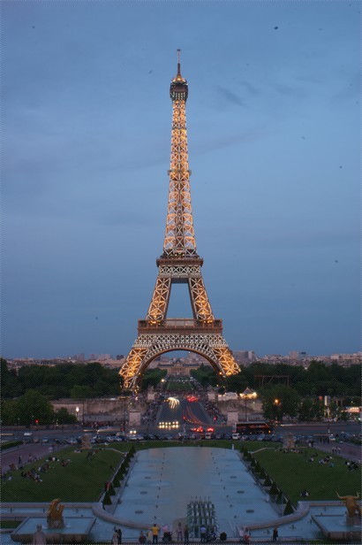 長時間曝光~得到的是燈全亮的巴黎鐵塔